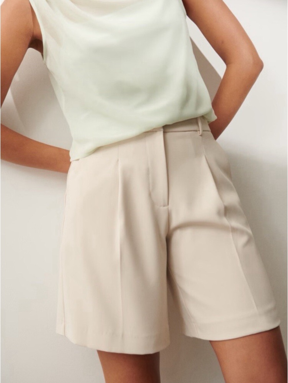 ABERCROMBIE High Rise Chino Shorts 25